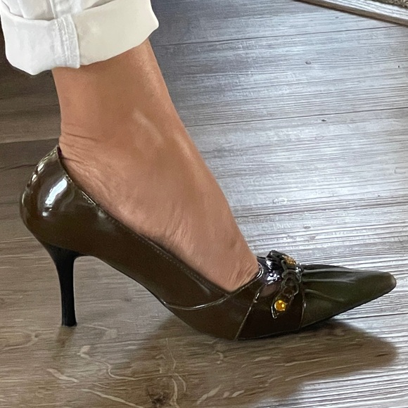 Selina by Summer Rio Army Green Pointed Toe Heels w/ Yellow Crystal  Size 8.5 - Picture 3 of 17